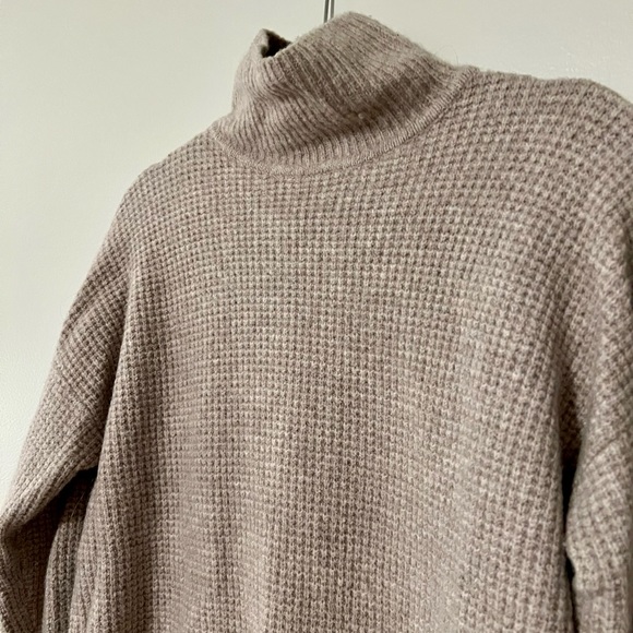 {{ Madewell Waffle Knit Turtle Neck Sweater }} - Picture 4 of 11